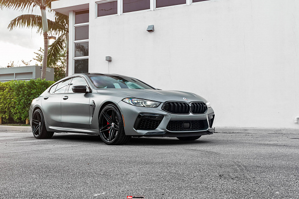 Фото дисков HRE P107SC Черный глянец на BMW 8/M8