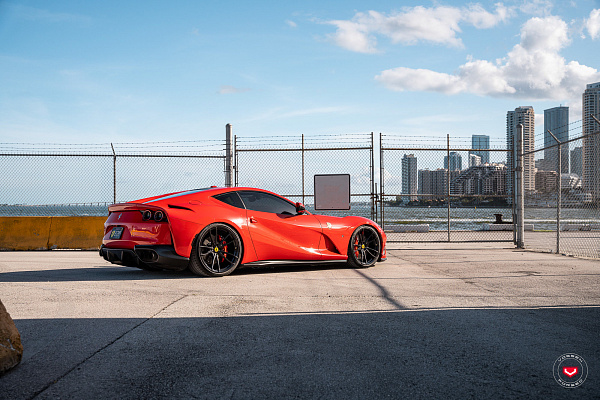 Фото дисков Vossen S17-06 Черный глянец на Ferrari 812