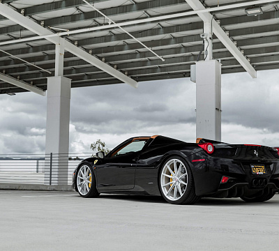 Фото дисков HRE P104SC на Ferrari 458
