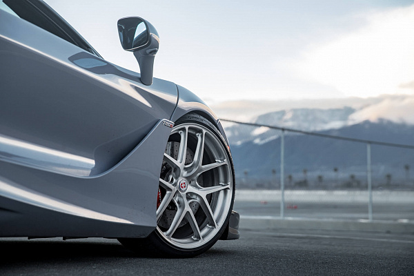 Фото дисков HRE R101 Lightweight Глянцевый лак на McLaren 720S
