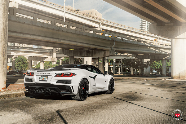 Фото дисков Vossen LC3-01T Черный глянец на Chevrolet Corvette C8