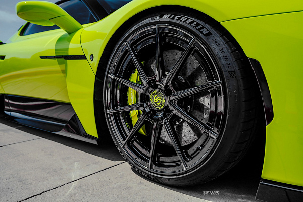 Фото дисков Strasse Wheels SV10 Deep Concave Duoblock Черный глянец на Maserati MC20