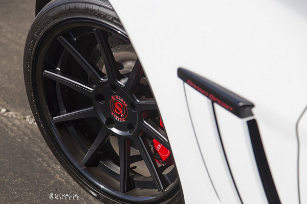 Фото дисков Strasse Wheels R10 Deep Concave Черный сатин на Chevrolet Corvette C6