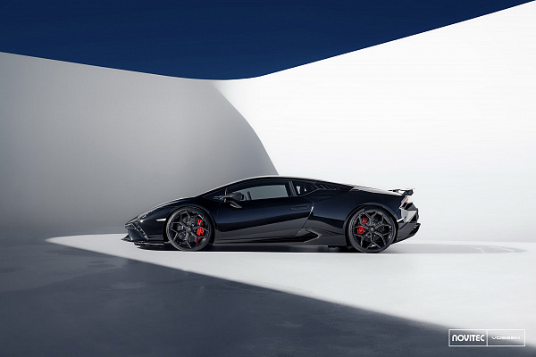 Фото дисков NOVITEC NL4 Черный глянец на Lamborghini Huracan