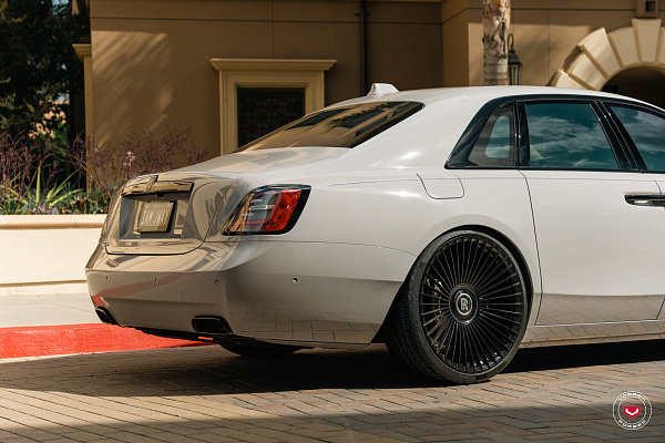Фото дисков Vossen S17-16 Черный глянец на Rolls-Royce Ghost II