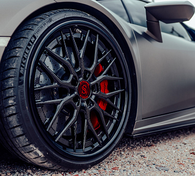 Фото дисков Strasse Wheels SV10M Deep Concave FS на Lamborghini Huracan