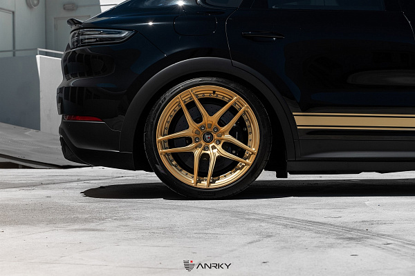 Фото дисков Anrky RS6.2 Сатиновое золото на Porsche Cayenne II