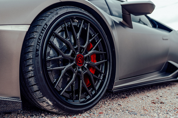 Фото дисков Strasse Wheels SV10M Deep Concave FS Другой цвет на Lamborghini Huracan