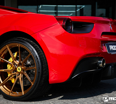 Фото дисков Vossen EVO-2R на Ferrari 488