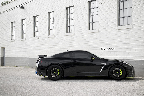 Фото дисков Strasse Wheels SV1 Deep Concave Monoblock Черный сатин на Nissan GT-R