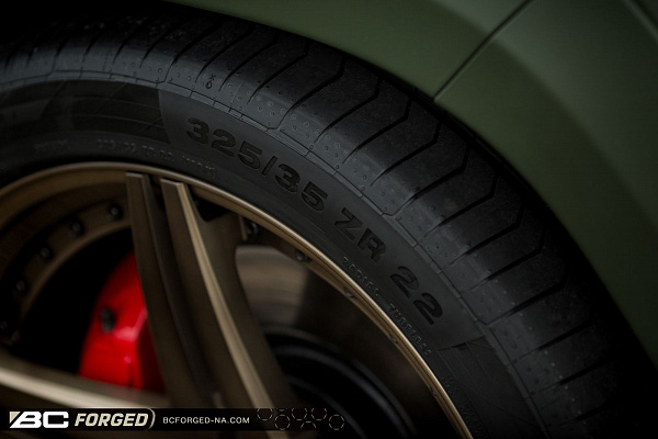 Фото дисков BC Forged HC052 Глянцевая бронза на Jeep Grand Cherokee IV