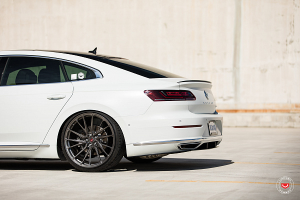 Фото дисков Vossen M-X4T Глянцевый темный лак на Volkswagen Arteon