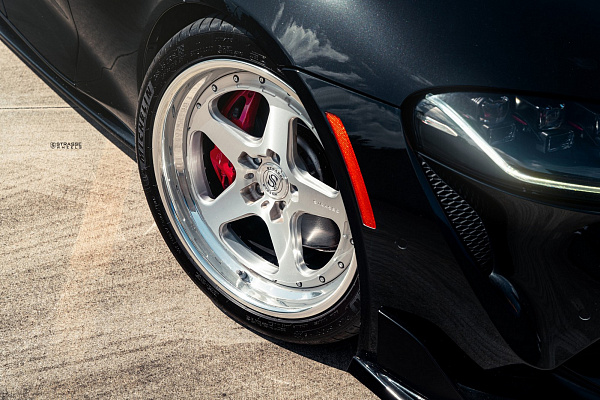 Фото дисков Strasse Wheels S5 Track Глянцевый лак на Toyota Supra A90