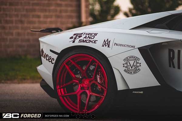 Фото дисков BC Forged HC053 Красный глянец на Lamborghini Aventador