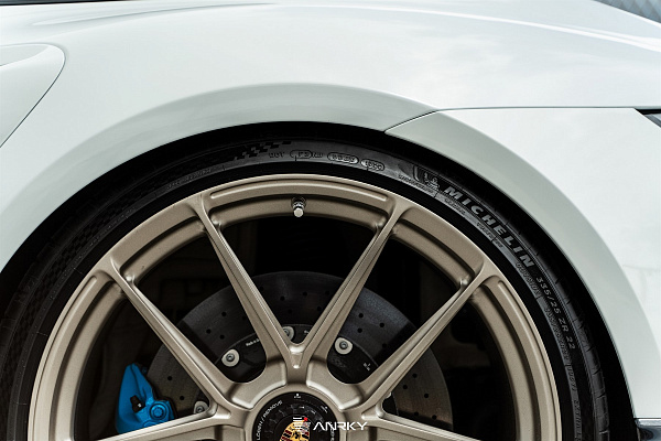 Фото дисков 1886 Wheels XR001 Сатиновая шампань на Porsche 911 VIII