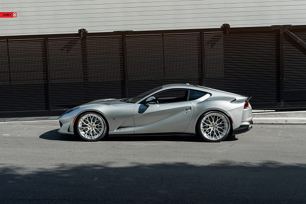 Фото дисков Anrky AN20 Глянцевый лак на Ferrari 812