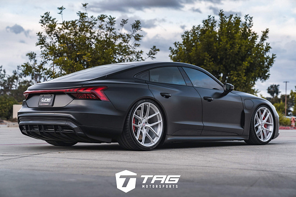 Фото дисков HRE P101SC Глянцевый лак на Audi E-tron GT