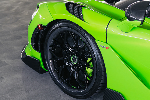 Фото дисков Brixton Forged PF10 Черный глянец на McLaren 720S