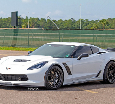 Фото дисков Strasse Wheels SM5R Deep Concave FS на Chevrolet Corvette C7