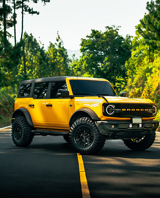 Фото дисков HFX-1 (6-Lug) Черный глянец на Ford Bronco