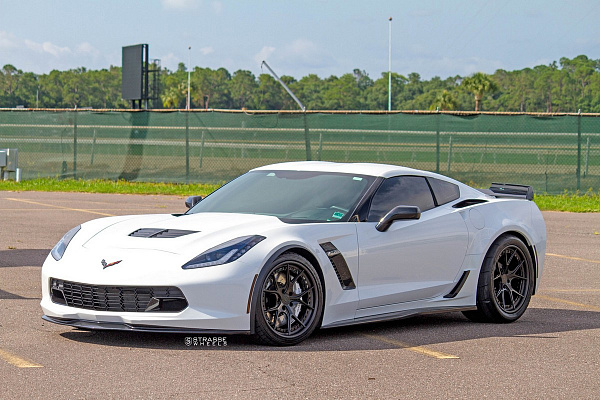 Фото дисков Strasse Wheels SM5R Deep Concave FS Другой цвет на Chevrolet Corvette C7