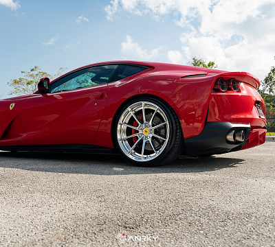 Фото дисков Anrky AN28 на Ferrari 812