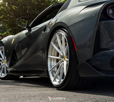 Фото дисков Anrky AN28 на Ferrari 812