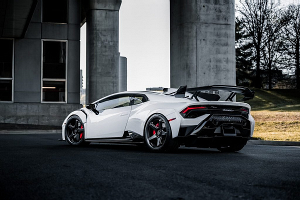 Фото дисков Brixton Forged TR05 Черный сатин на Lamborghini Huracan