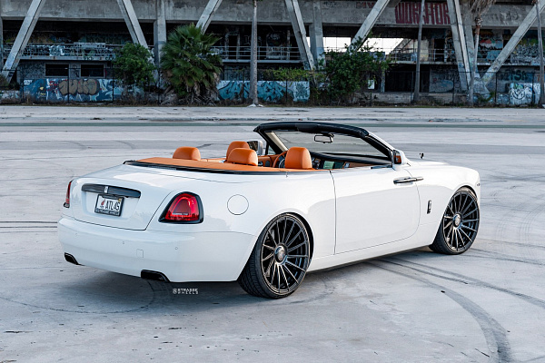 Фото дисков Strasse Wheels SV15T Deep Concave Duoblock RR Черный глянец на Rolls-Royce Ghost I