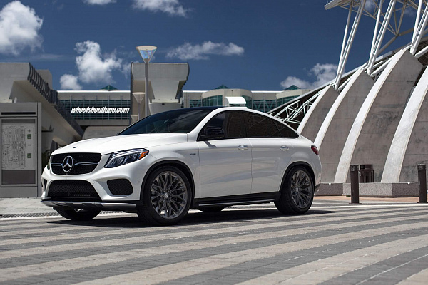 Фото дисков HRE P200 Сатиновый темный лак на Mercedes-Benz GLE I