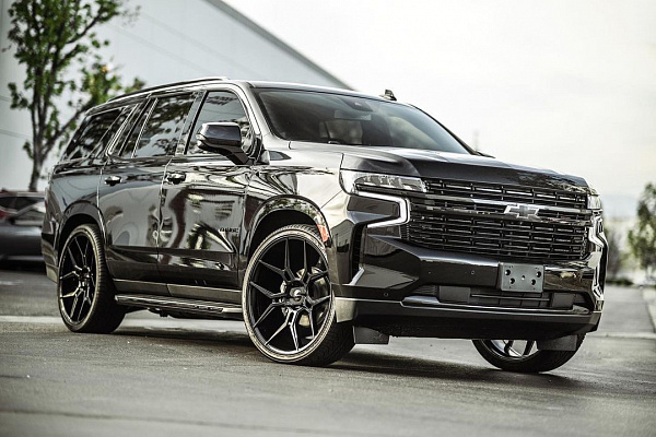 Фото дисков Giovanna Haleb Черный глянец на Chevrolet Tahoe V