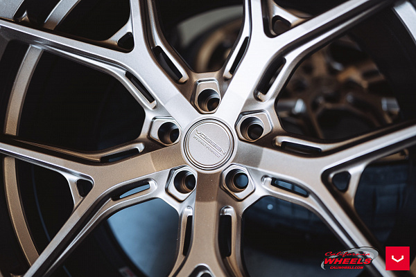 Фото дисков Vossen HF-5 Сатиновая бронза на Ferrari SF90