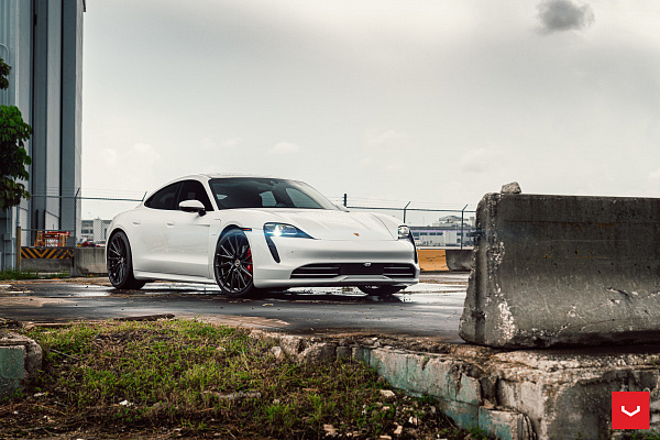 Фото дисков Vossen HF-4T Черный глянец на Porsche Taycan I