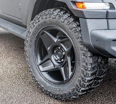 Фото дисков Kahn Mondial Heavy Duty RS на Jeep Wrangler IV (JL)