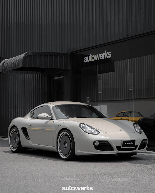 Фото дисков 935 Сатиновый графит на Porsche Cayman I