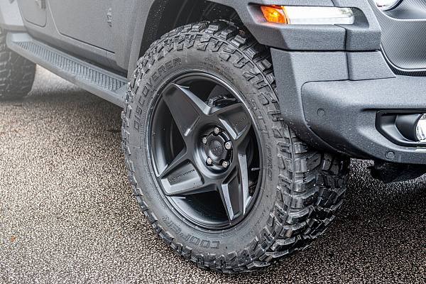 Фото дисков Kahn Mondial Heavy Duty RS Черный матовый на Jeep Wrangler IV (JL)