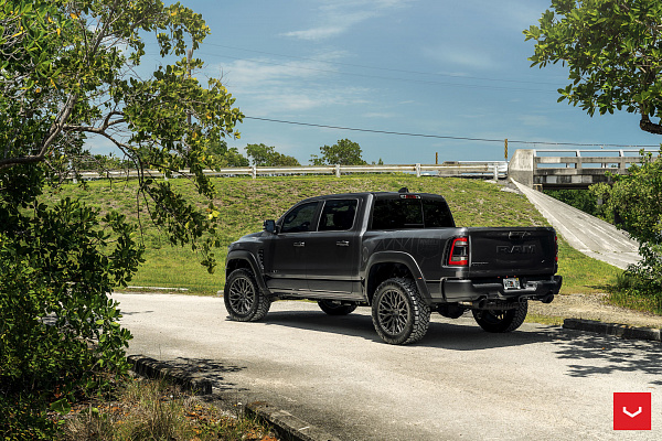 Фото дисков Vossen HF6-3 Сатиновый графит на Ram 1500 V