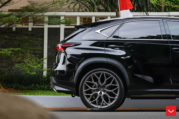 Фото дисков Vossen HF-2 Серебро на Lexus NX I