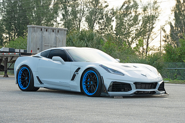 Фото дисков Strasse Wheels SV10M-RS Deep Concave FS Другой цвет на Chevrolet Corvette C7