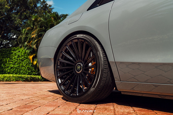 Фото дисков Anrky RF-282 Черный глянец на Rolls-Royce Ghost I