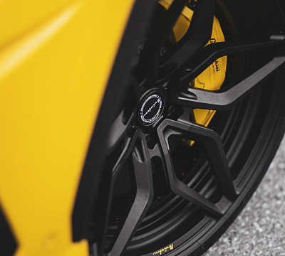 Фото дисков Brixton Forged PF9 на Lamborghini Urus
