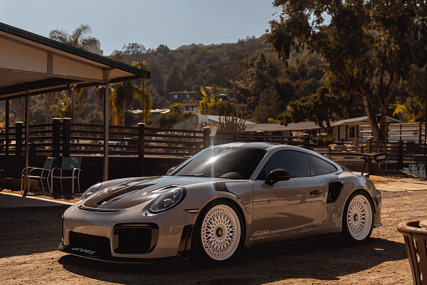 Фото дисков Brixton Forged TR20 Белый глянец на Porsche 911 VII