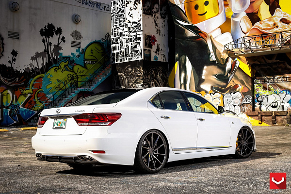 Фото дисков Vossen CVT Глянцевый графит на Lexus LS IV
