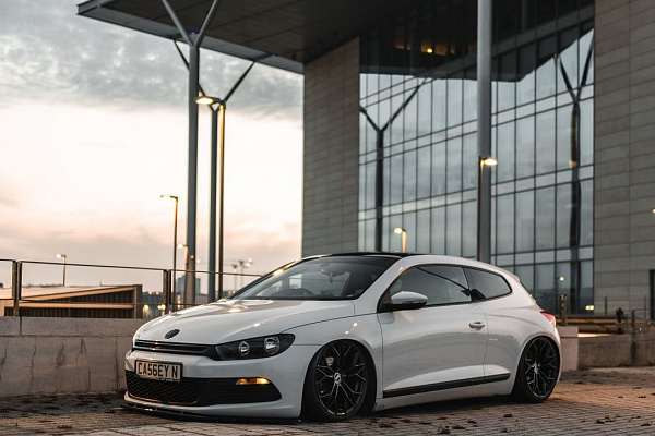 Фото дисков Bola FLF Черный глянец на Volkswagen Scirocco III