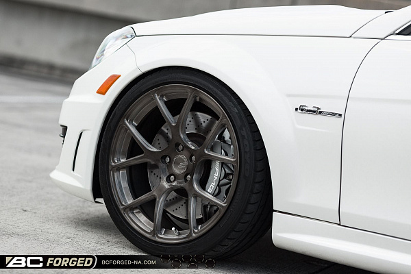 Фото дисков BC Forged RZ05 Глянцевый темный лак на Mercedes-Benz C-Class (W204)