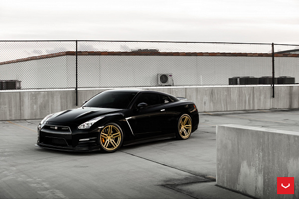 Фото дисков Vossen HF-1 Сатиновое золото на Nissan GT-R