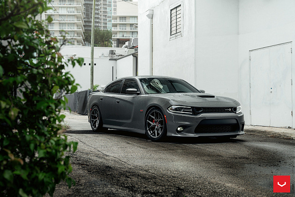 Фото дисков Vossen HF-5 Сатиновый графит на Dodge Charger VII