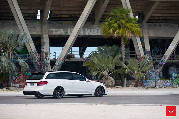 Фото дисков Vossen VFS-5 Глянцевый графит на Mercedes-Benz E-Class (W212, S212, C207)