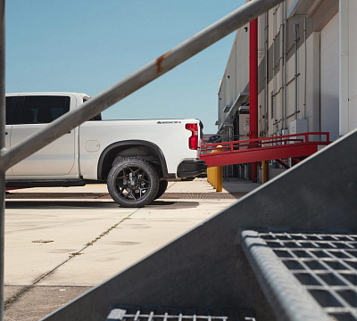 Фото дисков 4PLAY 4P06 на Chevrolet Silverado IV