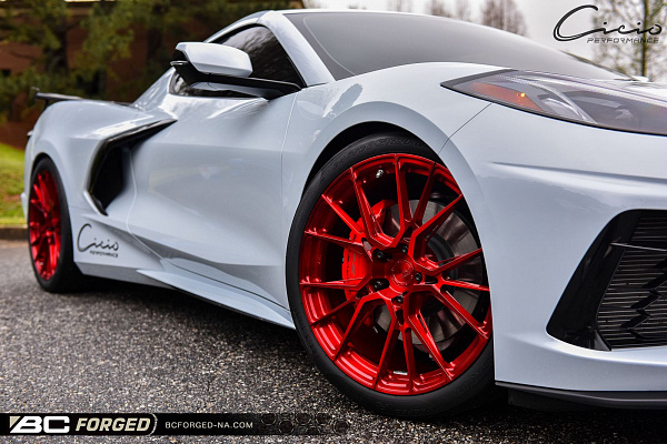 Фото дисков BC Forged EH184 Красный глянец на Chevrolet Corvette C8